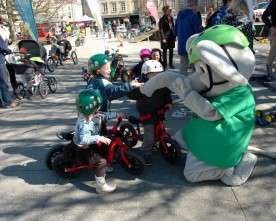 Ti byer får permanente cykellegebaner